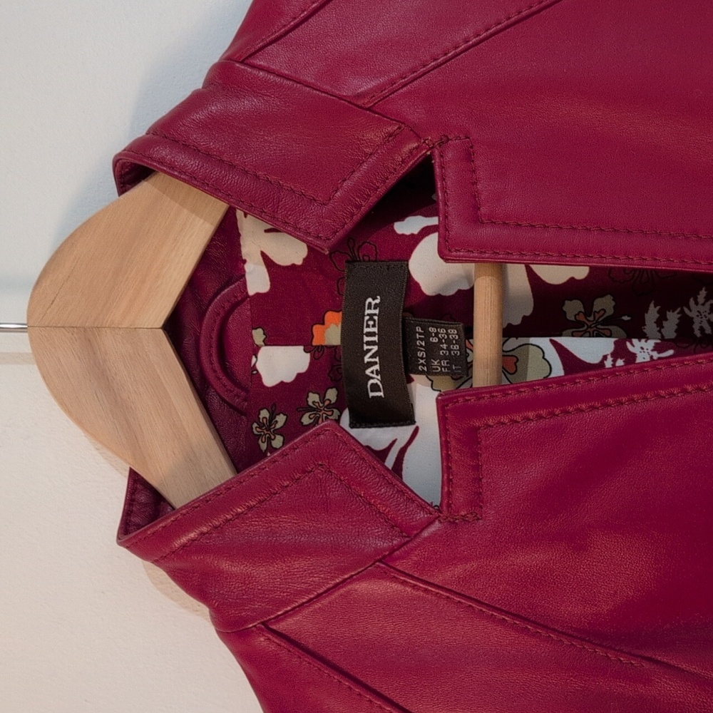 Danier Chery Red Leather Motorcycle Jacket Blazer Size 2XS p2p 17" - Picture 4 of 11
